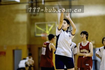CBA总决赛G3 赵继伟弧顶三分命中瞬间